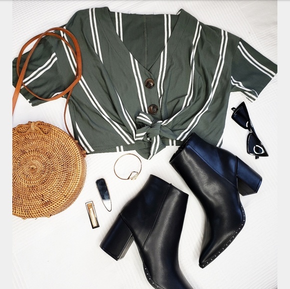 🚨END OF SUMMER SALE// Olive green crop top - Picture 2 of 8